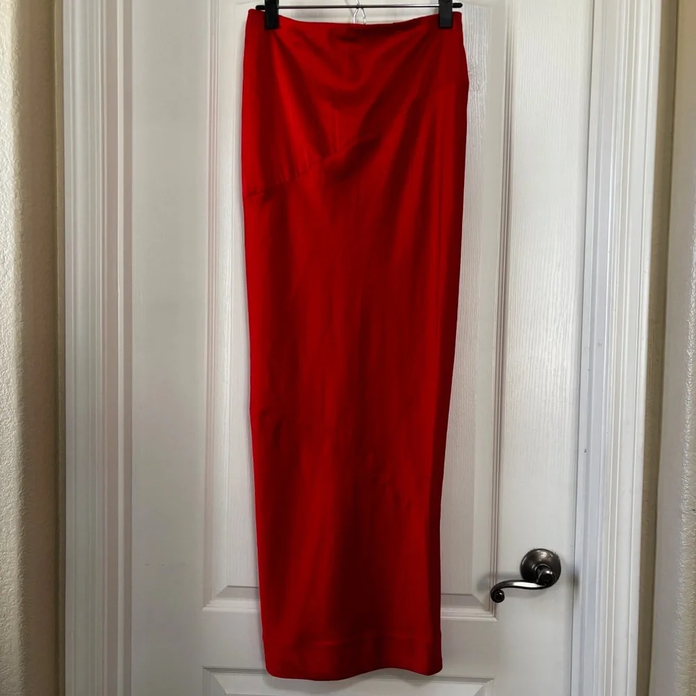 House of CB Colette Fitted Satin Midi Skirt In Scarlet Red Size XS - Picture 3 of 7